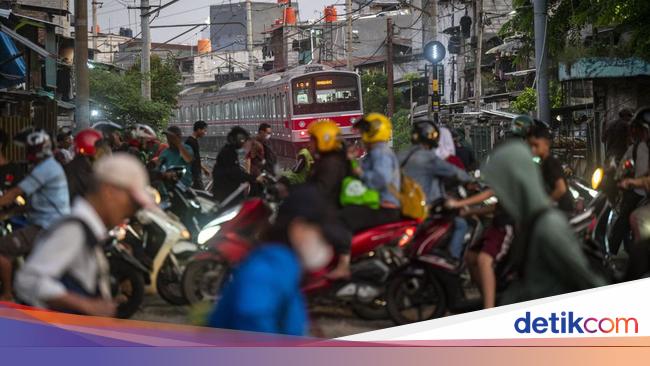 Banyak Warga Kelas Menengah RI Makan Tabungan Sampai Kehabisan Uang