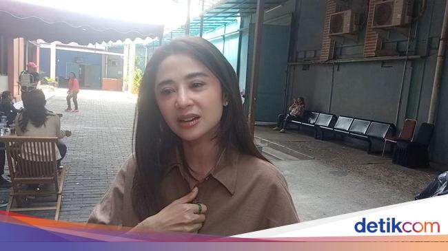 Dewi Perssik Masih Langgeng dengan Pilot Rully Meski LDR