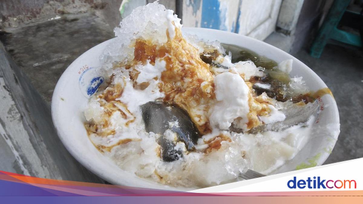 Manis Gurih Es Cuing Legendaris Racikan Mang Ozy