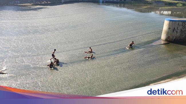 Tentang Bendung Pleret yang Viral Jadi Tempat Warga \'Surfing\'