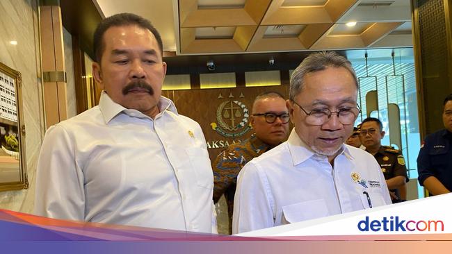 RI Darurat Barang Impor Ilegal, Zulhas Bentuk Satgas-Gandeng Kejagung