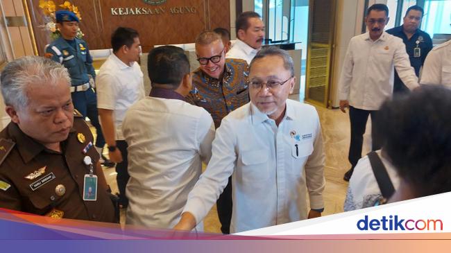 Mau Berantas Impor Ilegal, Zulhas Temui Jaksa Agung