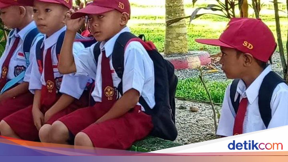 Cerita Pilu di Balik Viral Siswa SD di Sulbar Pakai Sendal Lusuh ke Sekolah