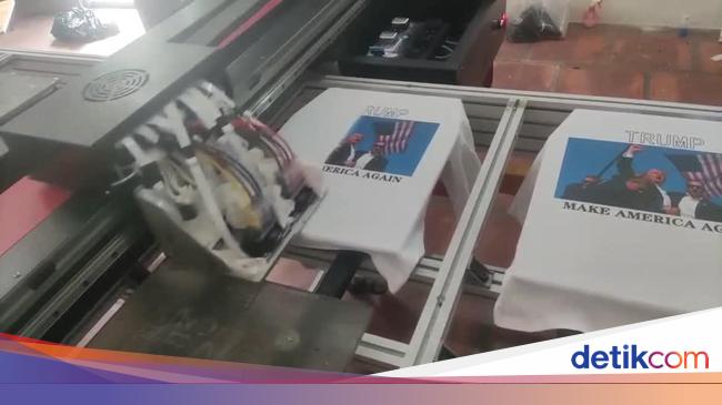 Kaus Gambar Trump Setelah Ditembak Laris Manis di China dan AS