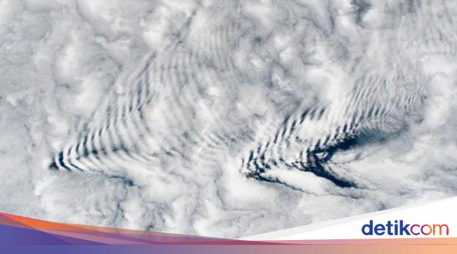 宇宙写真が驚くべき雲の波紋を映し出す