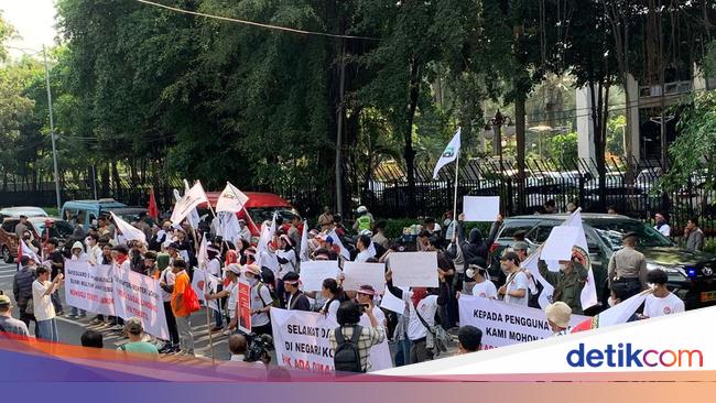 Kantor Sri Mulyani Digeruduk Massa Protes Impor Tekstil Ilegal