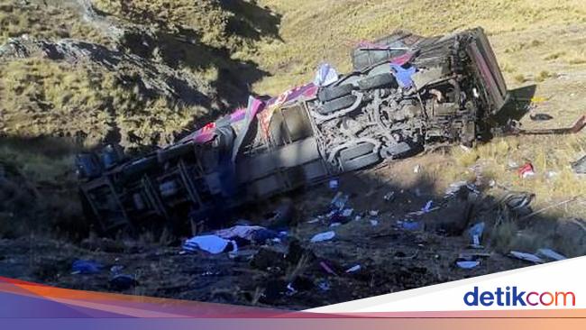 21 Orang Tewas dalam Kecelakaan Bus Masuk Jurang di Peru