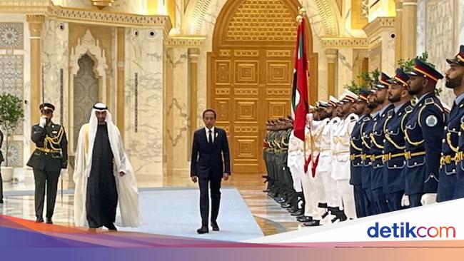 Jokowi Pamer ke MBZ Kapal Perang Angkatan Laut UEA Bikinan RI