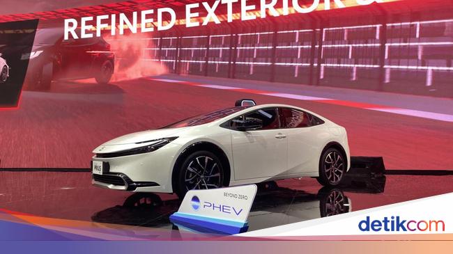 Sebulan Mengaspal di Indonesia, Berapa Banyak yang Pesan Toyota Prius Hybrid?