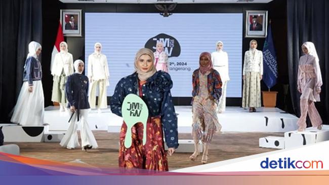 JMFW 2025 Disebut Wujud Sinergi Bawa RI Jadi Kiblat Modest Fashion Dunia