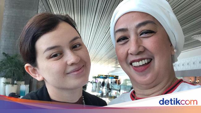 Reaksi Ibunda Disinggung soal Perpisahan Kimberly Ryder dan Edward Akbar