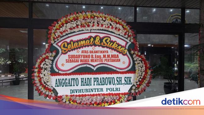 Sudaryono Dilantik Jadi Wamentan, Karangan Bunga Berjejer di Kementan