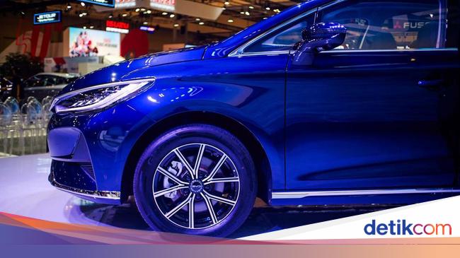 BYD M6 Mengaspal di Bandung, Harganya Beda Segini sama di Jakarta
