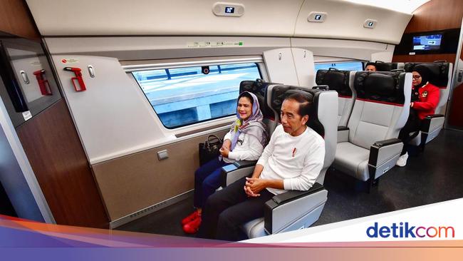 Gaya Jokowi Jajal Whoosh ke Bandung Buka Piala Presiden