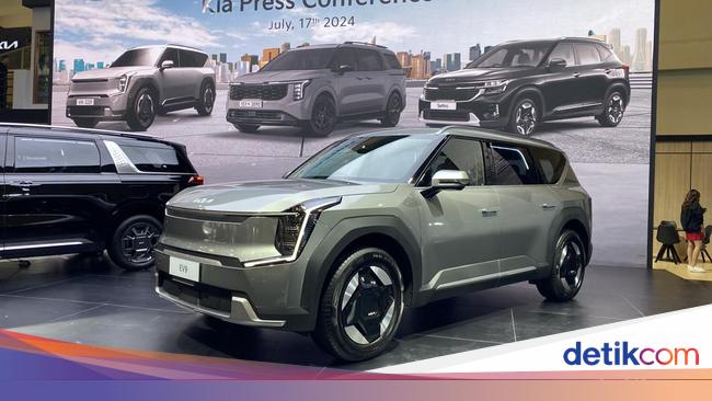 KIA Luncurkan 3 Mobil Baru: Mobil Listrik EV9, Carnival Hybrid dan Seltos