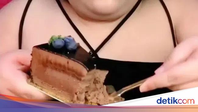 Seleb China Meninggal saat Live Mukbang, Pernah Masuk RS Tapi Lanjut Ngonten