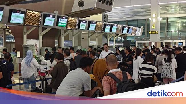 Passengers at Citilink Soetta counter queue lengthy as a consequence of Microsoft crash