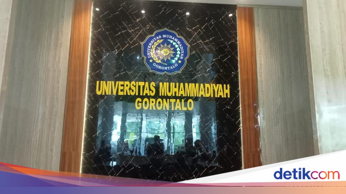 Eks Dosen Somasi Rektor UMGO Usai Dipecat gegara Podcast Pura-pura Kesurupan