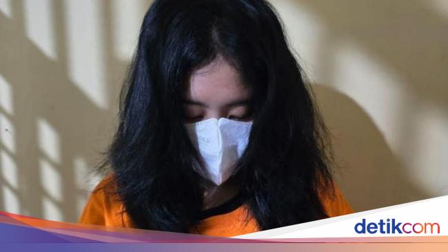 Polisi Tangkap Selebgram Wanita Promosikan Judi Online di Kalibata