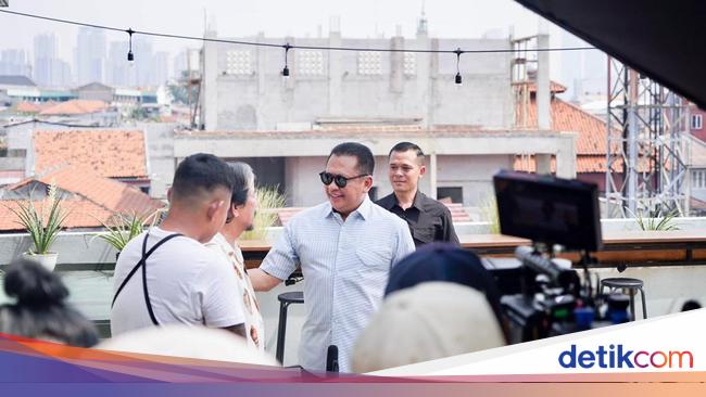 Ikut Syuting 'Pinjam 100', Bamsoet Dorong Peningkatan Kualitas Film RI