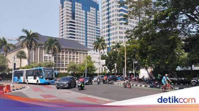 Massa Aksi Tolak Israel di Olimpade Bubar, Lalin Patung Kuda Jakarta Lancar