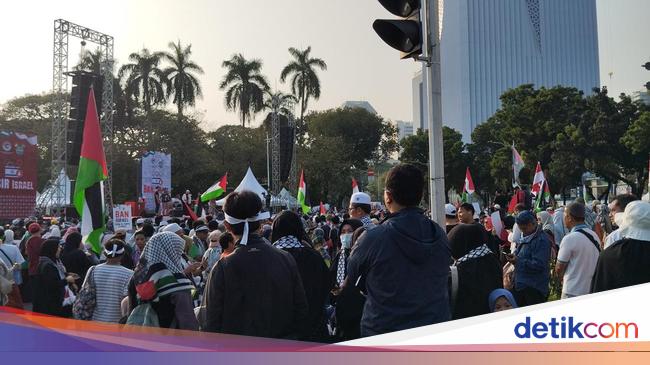 Massa Aksi Tolak Israel Ikut Olimpiade Mulai Berdatangan di Patung Kuda