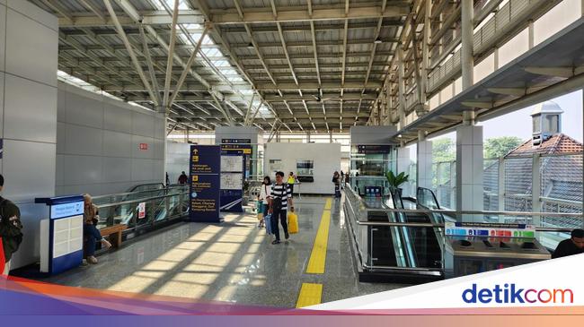 KA dari Gambir Berhenti di Jatinegara Pagi Ini, Penumpang Asal Jaktim Senang