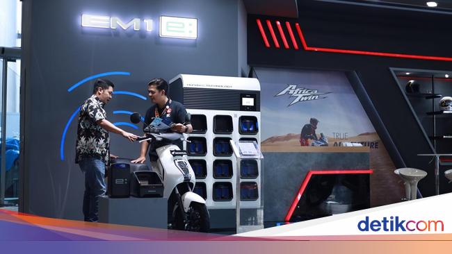 Honda Boyong Motor Listrik EM1 e: & Produk Unggulan Mejeng di GIIAS 2024