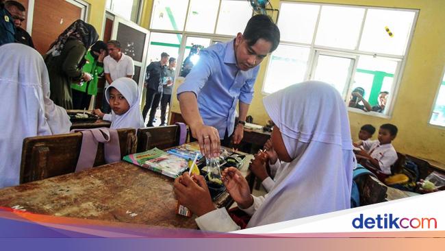 Gibran Jajal Program Makan Bergizi Gratis Rp 14.900, Ini Isinya