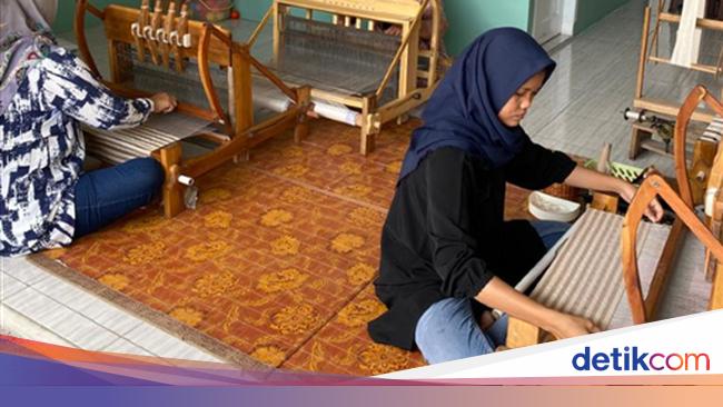 Peduli UMKM Pertamina EP Prabumulih Sumbang Alat Produksi Tenun & Mesin Jahit