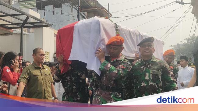 Funeral ceremony to take Hamzah Haz to his closing relaxation in Bogor