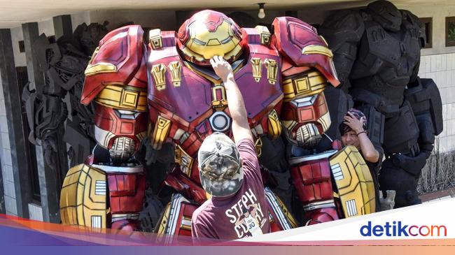 Kostum Robot dari Ciamis Laris Manis di Luar Negeri
