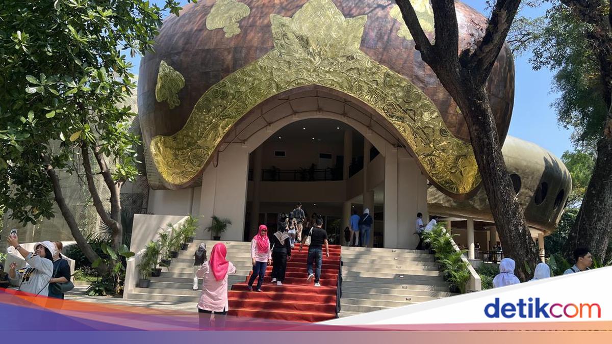 https://awsimages.detik.net.id/api/wm/2024/07/25/suasana-taman-balekambang-solo-pada-hari-pertama-pembukaan-usai-revitalisasi-kamis-2572024-1_169.jpeg?t=jpeg&v=1&w=1200&wid=54