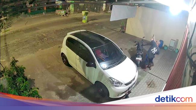 Selain Meja, Motor Pemilik Warung Bakso Bekasi Pernah Dicuri-Mobil Dibobol