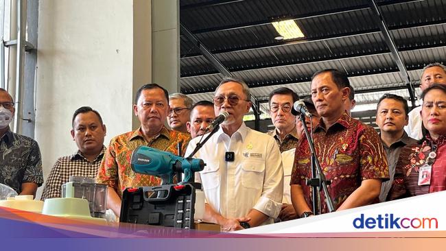 WNA Impor HP-Pakaian Ilegal Puluhan Miliar buat Dijual di Toko Online