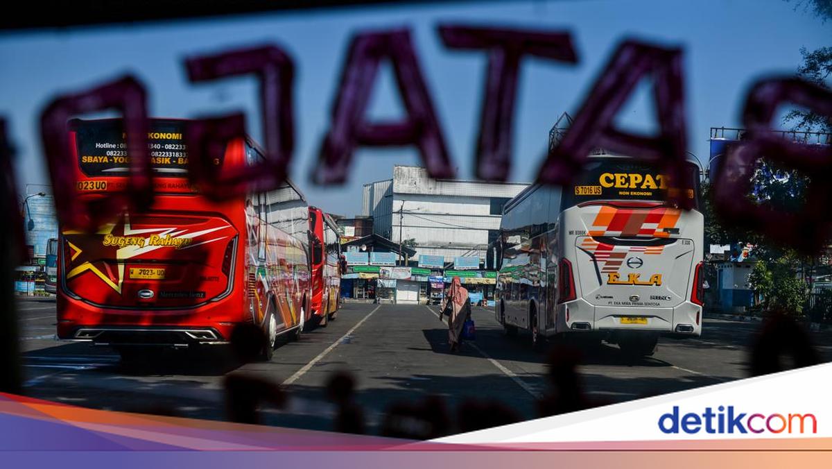 Ramai-ramai Bus Bertahan Meski Terminal Cicaheum 'Disuntik Mati'