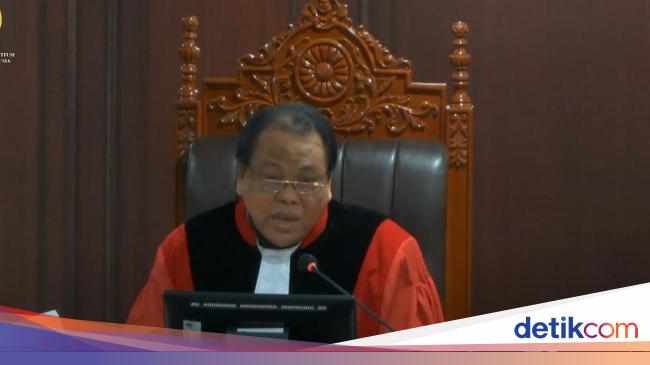 Kelakar Hakim MK Saat KPU Duduk di Kursi Bawaslu: Jangan Salah Kamar