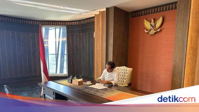 Jokowi Pamer Ngantor di IKN, Ini Dia Ruang Kantornya & Kamar Tidur