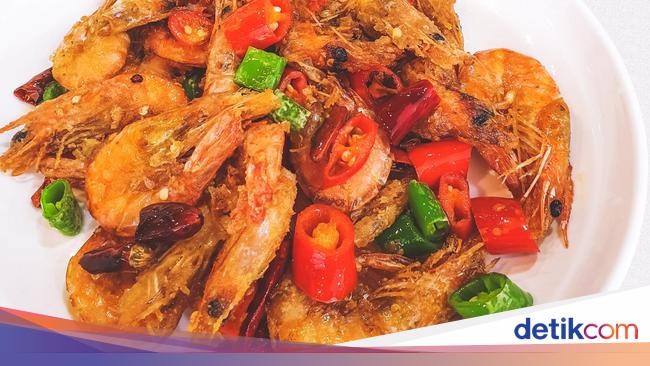 3 Resep Udang Goreng Bumbu Cabe yang Renyah Pedas untuk Makan Siang