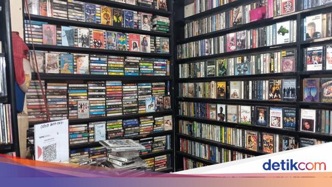Cerita Penjual Kaset Pita Blok M Bertahan dari Perubahan Zaman