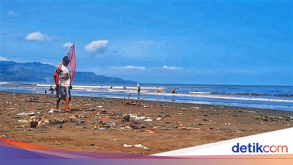 Tradisi Mencari Berkah Ikan Impun di Pantai Palabuhanratu
