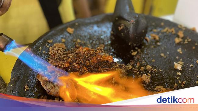 Puas! Makan Ayam Geprek di Sini Bisa Nambah Nasi Sepuasnya