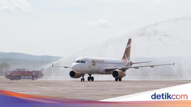 Super Air Jet Plane Makes Emergency Landing at Juanda Airport