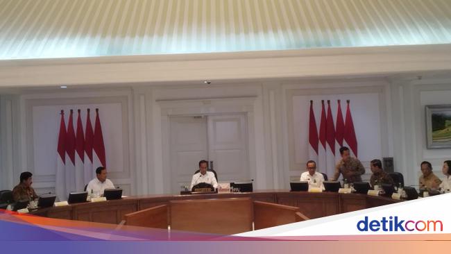 Jokowi Kumpulkan Menteri di Istana Bahas APBN Prabowo
