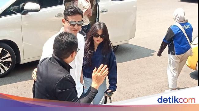 Fuji and Fadly arrive at West Jakarta police, Why again?