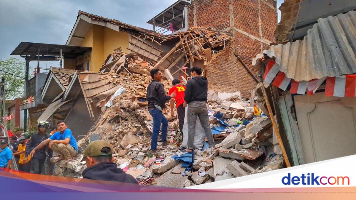 Rumah 3 Lantai Itu Rata dengan Tanah dalam Sekejap