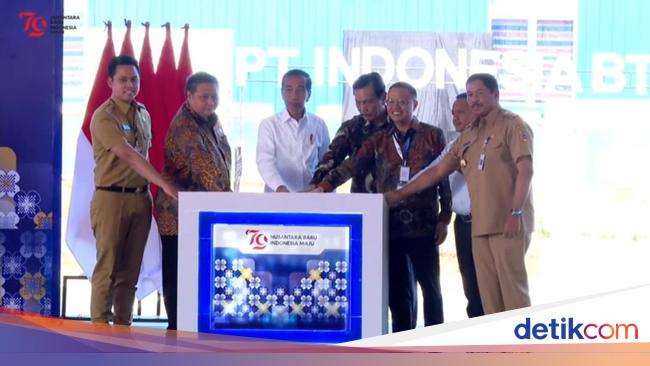 Jokowi inaugurates lithium battery anode materials factory in Kendal, Central Java Jokowi inaugurates lithium battery anode materials factory in Kendal, Central Java
