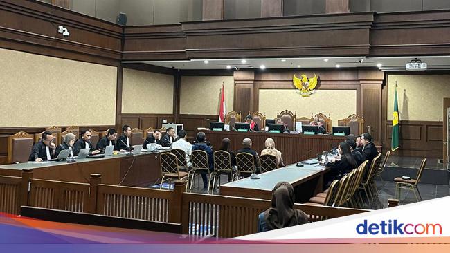 フィフィはガザルバ最高裁判事の恋人ではないと認めるが、かつては彼を「サヤン」と呼んでいた