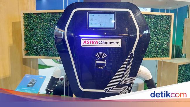 Astra Bawa Instalasi Charging Station dan Solar Panel di Festival LIKE 2