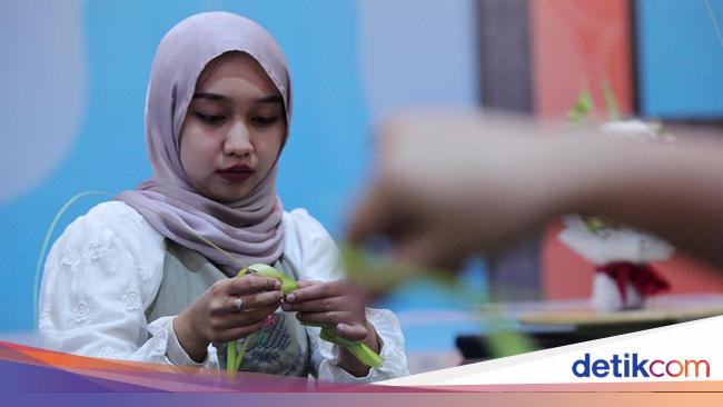 Pelatihan Merangkai Buket Bunga dan Dekorasi Janur Sambut HUT RI